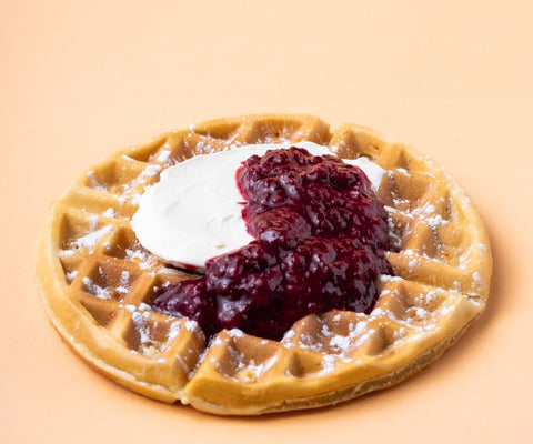 Plain waffle - cream cheese e calda de frutas vermelhas